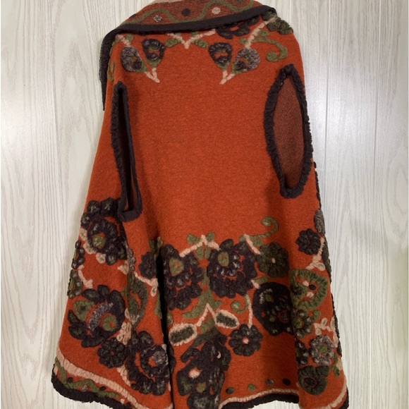 NWT One size Indigo Thread Co Collared wool shawl. Timeless piece! - Picture 2 of 14